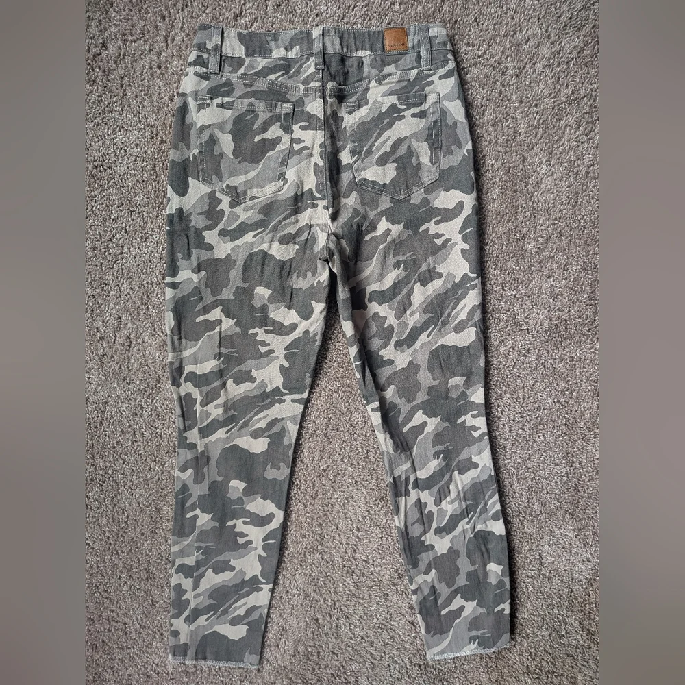 YMI Camouflage Distressed Skinny Stretch Jeans Size 11 - Picture 2 of 9
